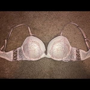 BEAUTIFUL Baby Pink & White Victoria’s Secret Bra